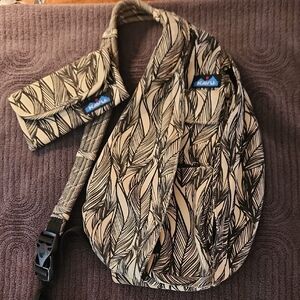 KAVU Black and White Sling Bag EUC!!!